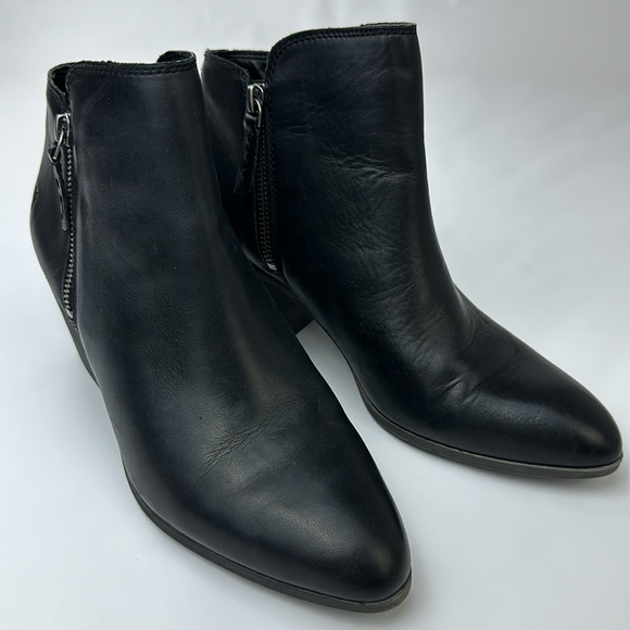Frye Leather Bootie. Black. Working Zipper on Both Sides of Boot. Sz 9.5. - Picture 15 of 16